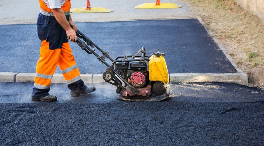 Professional gutter cleaning in Palm Desert, CA